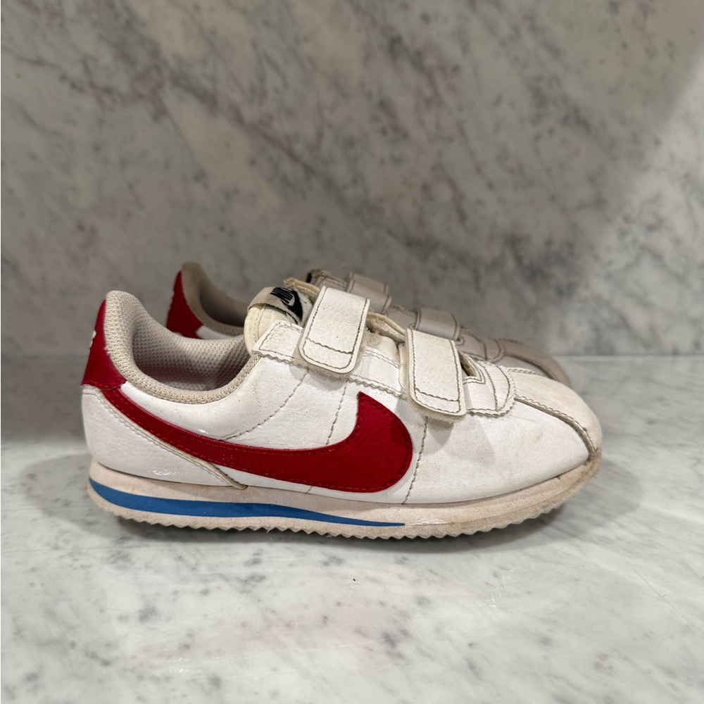 Nike Kids White and Red Sneakers with Blue Accent